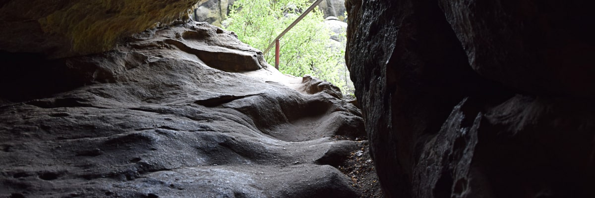 Cueva rocosa en el Großer y Kleiner Winterberg, en la Suiza Sajona