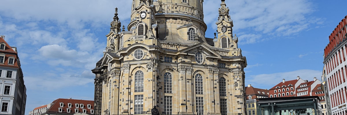 Vista de la Frauenkirche de Dresde a la luz del día