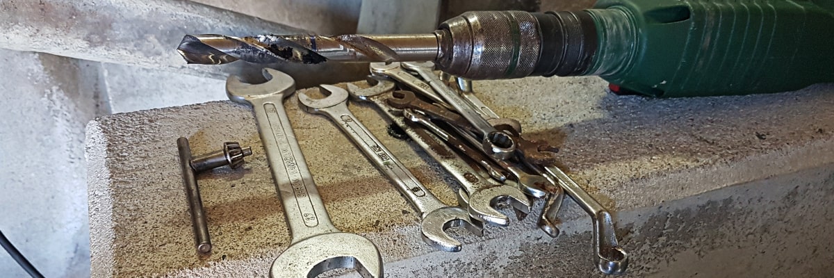 Conjunto de herramientas manuales para la artesanía en los Montes Metálicos