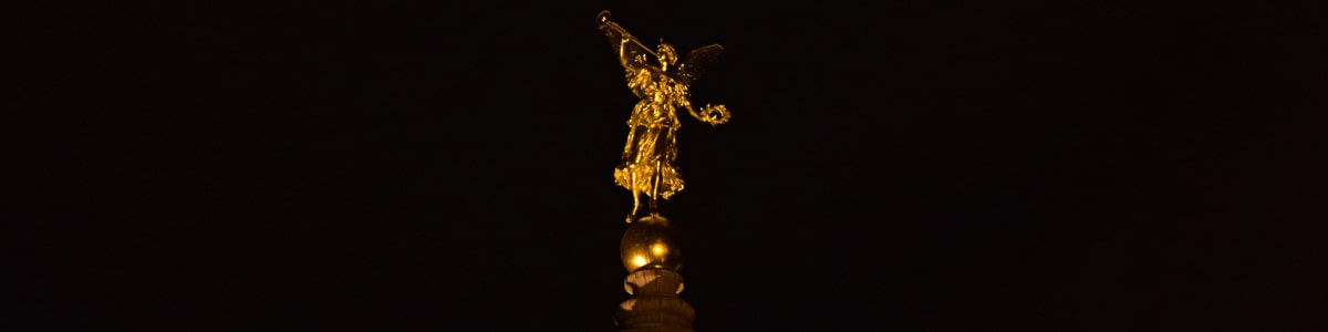 The golden angel on the "Lemon Squeezer" (glass dome of the Dresden Academy of Fine Arts)